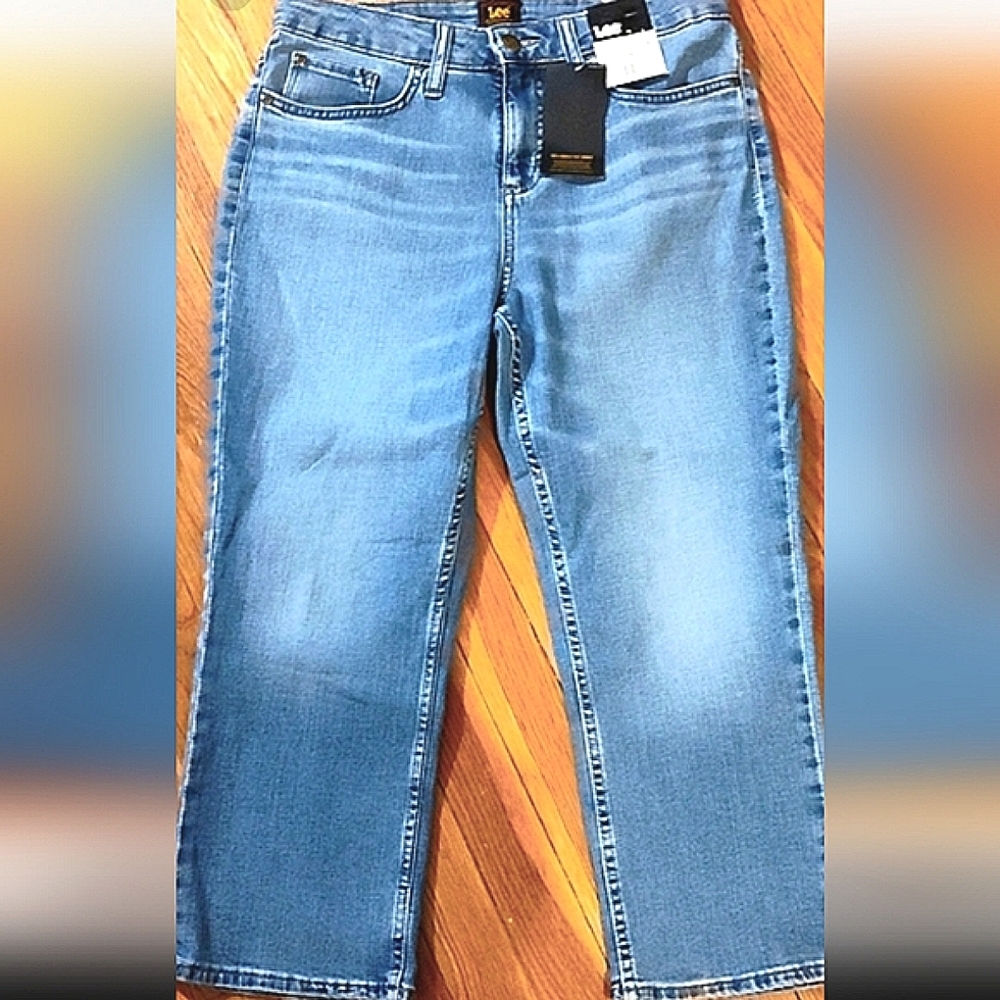 NWT Lee Capri Size 8 Mid Rise